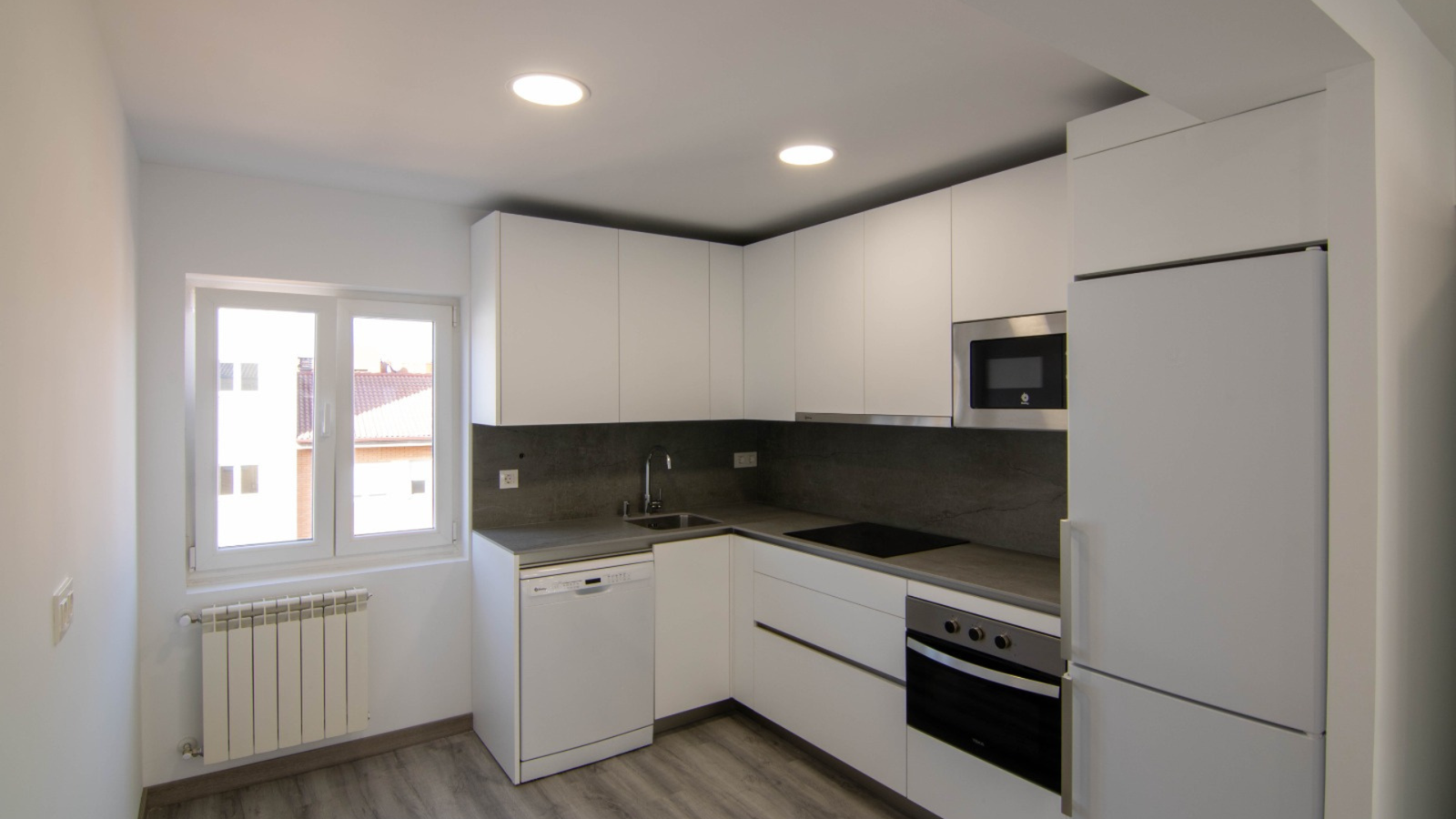 Foto Cocina Después Reforma Inmobiliaria Life León